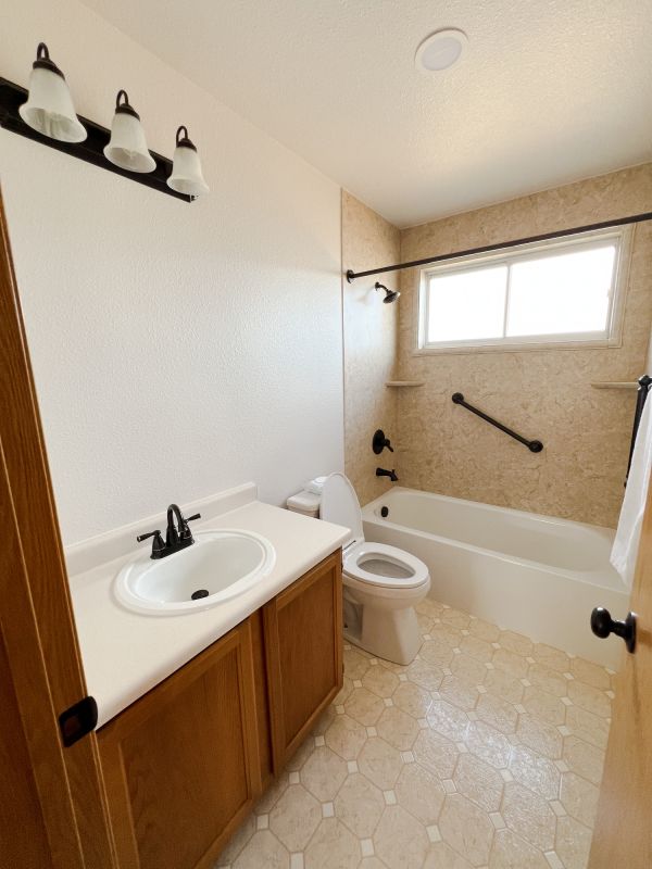 Top Bathroom Remodeling Companies in Lowell, MI